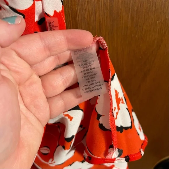 ❤️Host Pick🌟Karl Lagerfeld Red Floral Tank Top - Picture 6 of 7